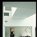 Dans la salle à manger, fauteuils et chaises Luz Interiors, luminaire Modular Lighting Instrument