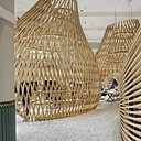 Cabanes de frêne et mosaiques Art déco évoquant l'ancienne piscine du Lutétia