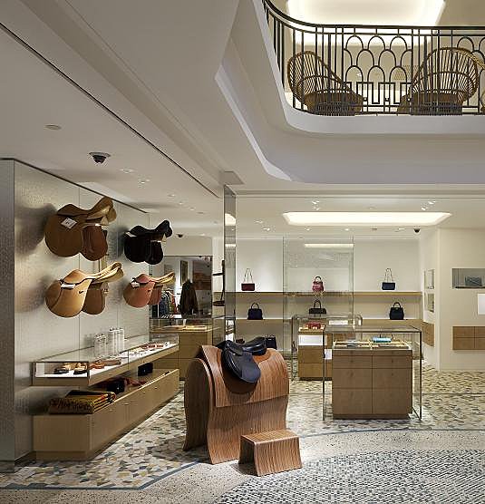 Hermès rappelle avec modernité son premier métier: sellier