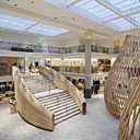 L'escalier monumental et la verrière avec une belle lumière zénithale