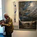 Le tout réunit l'artiste, le livre et Jeanne-Claude