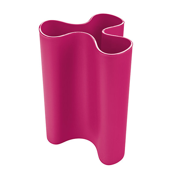 Idéal pour les petits bouquets, ce vase en plastique de 10,9 cm de haut peut aussi servir de pot à crayons ou de support de brosse à dents. Existe en 5 coloris. 14,25 €. Clara de Koziol sur delamaison.fr