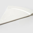 Une assiette à dessert très originale. En céramique. 23 x 23 cm. Slice. Atypic.