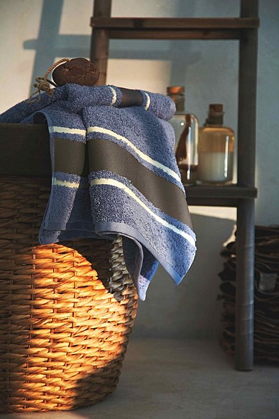 Et pourquoi ne pas offrir une parure de linge de toilette 100% coton bio, certifié GOTS. Le drap de bain 100 x 150 cm : 40 €. Vital. Blanc des Vosges.