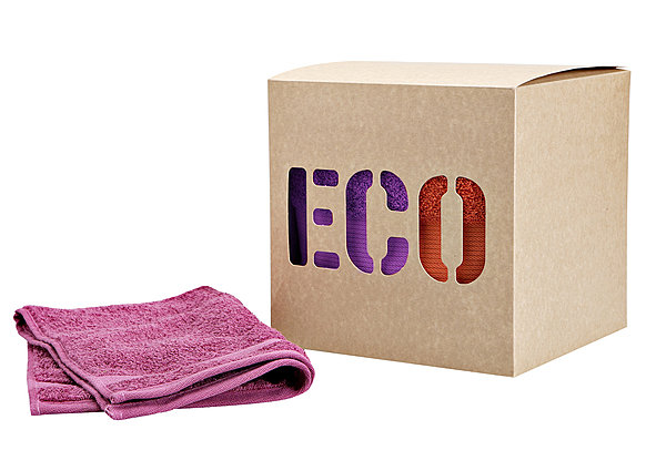 Pour la sortie du bain, un lot de trois serviettes en coton bio dans une jolie boîte écolo. Chaque serviette mesure 50 x 100 cm. 19 €. Botanic.