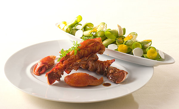 Langoustines tandoori: saveurs indiennes adoucies par des copeaux d'avocat