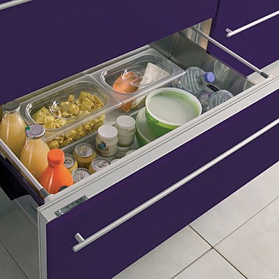 Les produits frais toujours sous la main. Sous le plan de travail se cachent des bacs réfrigérants. D’un coup d’œil, vous voyez tout ce qu’ils contiennent. Cuisinella. Les produits frais toujours sous la main. Sous le plan de travail se cachent des bacs réfrigérants. D’un coup d’œil, vous voyez tout ce qu’ils contiennent. Cuisinella.