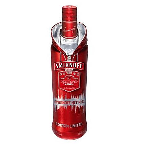 Pour fêter le passage à l'an nouveau, Smirnoff en habit rouge