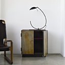 Cabinet en métal patiné