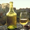 Le vin jaune du Jura et sa belle robe ambrée, si particulière