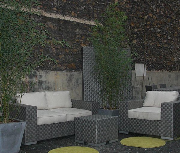 Coin de verdure dans la cour aménagée pour les beaux jours