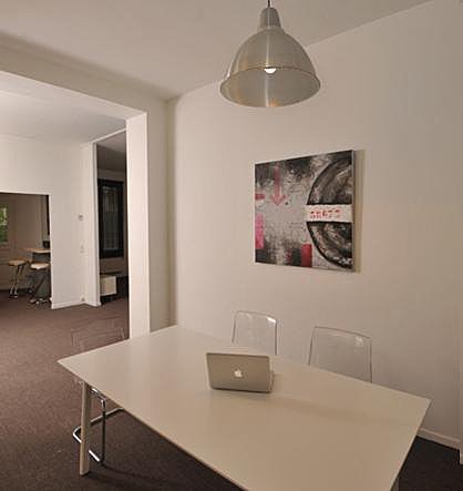 Table de réunion au sein de l'agence