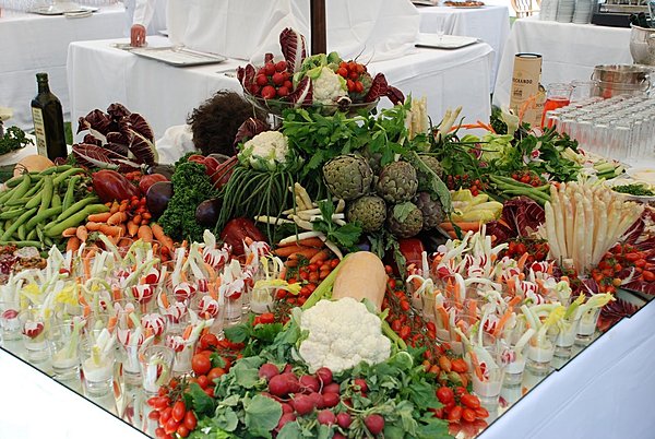 Spectaculaire pour les grandes occasions ou plus restreint à l'apéro, osez le buffet de légumes