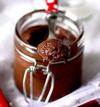 Mousse à la chocolade présentée en bocaux