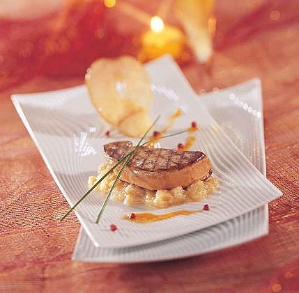 Les pommes poêlées accompagnent parfaitement les escalopes de foie gras