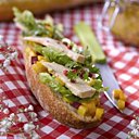 Dés de fruits et légumes pour des tartines croquantes