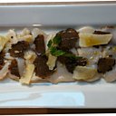 Carpaccio de Saint Jacques aux copeaux de parmesan et truffes noires du Périgord