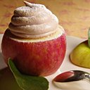 Tourbillonnante grâce à la poche à douille, la compote aérienne est joliment soufflée