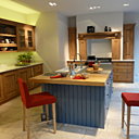 Insipiré des grandes cuisines familiales et provinciales, le modèle Bastide est bien entendu intégrable, modulable et éminament moderne dans sa conception,même si les lignes sont conçues pour durer