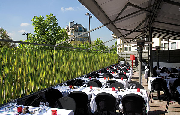 La grande terrasse s'ouvre aux beaux jours