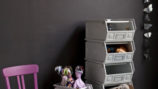 Ces bacs empilables avec poignée en métal et finition peinture époxy, viennent directement du monde de l’industrie. Deux formats. En L 20 x P 30 x H 20 cm : 39 €. Casier de stockage 20 kg. Serendipity. Ces bacs empilables avec poignée en métal et finition peinture époxy, viennent directement du monde de l’industrie. Deux formats. En L 20 x P 30 x H 20 cm : 39 €. Casier de stockage 20 kg. Serendipity.