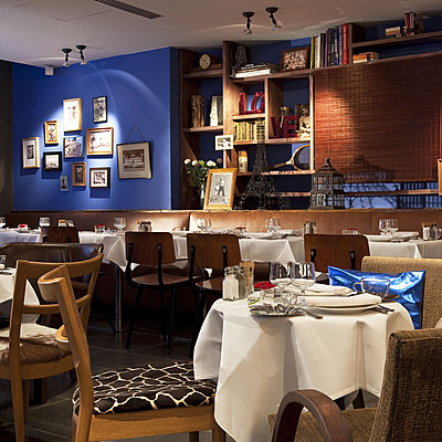 Belle atmosphère colorielle à partir de la palette de Philippe Model Belle atmosphère colorielle à partir de la palette de Philippe Model