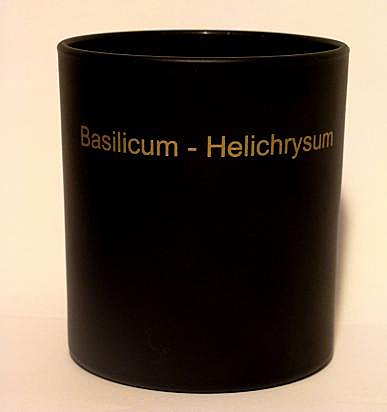 En juin, fragance de basilic pour la bougie de Jean-Pierre Vigato, chef de chez Apicius