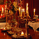 Dîner aux chandelles dans la grande salle à manger