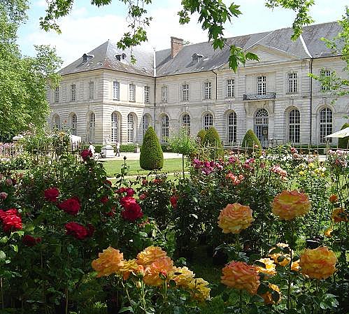 Flânez dans les allées bigarrées de l’abbaye de Chaalis