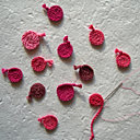 Enrouler la torsade et la coudre