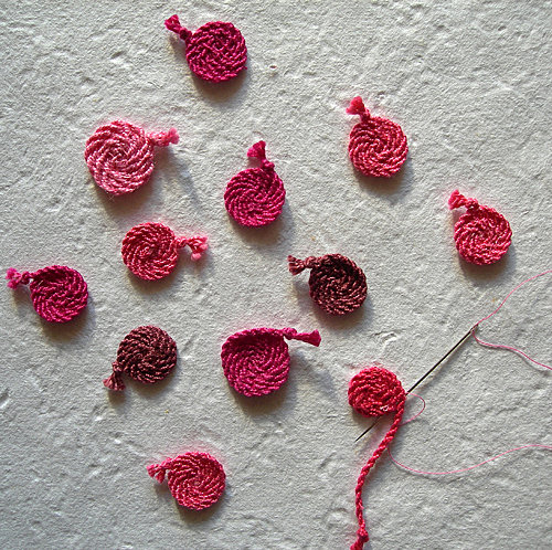 Enrouler la torsade et la coudre