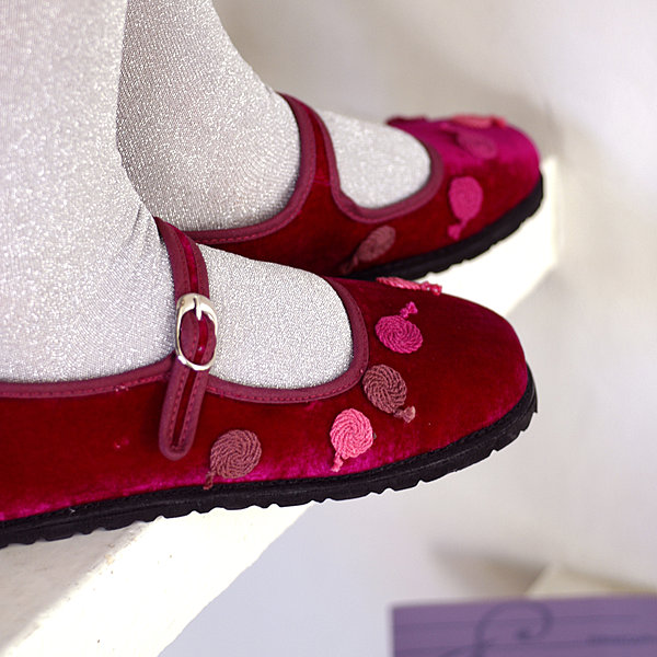 Cousues sur des sandales chinoises