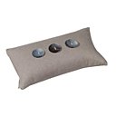 Coussin en lin ponctué de 3 boutons de nacre