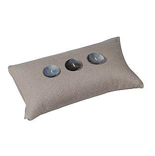 Coussin en lin ponctué de 3 boutons de nacre