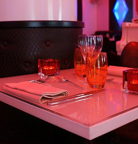 Jeux de brillances entre laque, verre et lumières