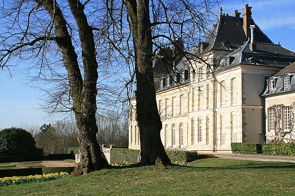 Le château datant du 17ème au printemps