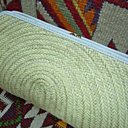 Tapis tissés à la main et maroquinerie en vannerie bordée de cuir