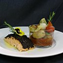 Contraste des saveurs, le saumon s'habille de tapenade