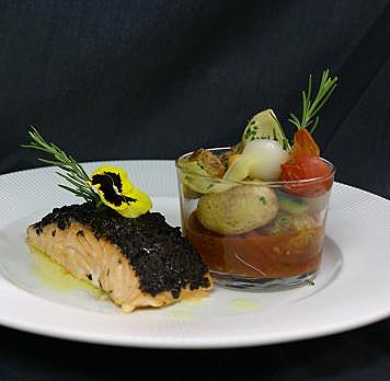 Contraste des saveurs, le saumon s'habille de tapenade