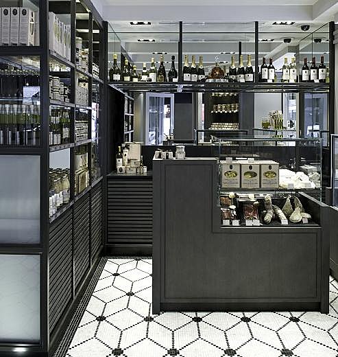 Pour les gourmets, l'épicerie fine propose des huiles, sels et autres chocolats aromatisées à la truffe