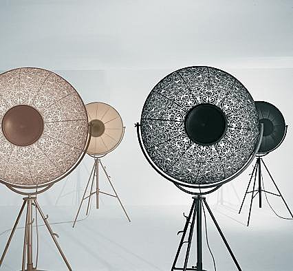 Les différentes finitions font écho aux tissus Fortuny