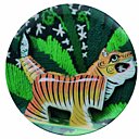 Pour les petits aventuriers,  une assiette en mélamine ornée d'un impressionnant tigre. 3 €. Design Ella Doran. Indiantale. Habitat.