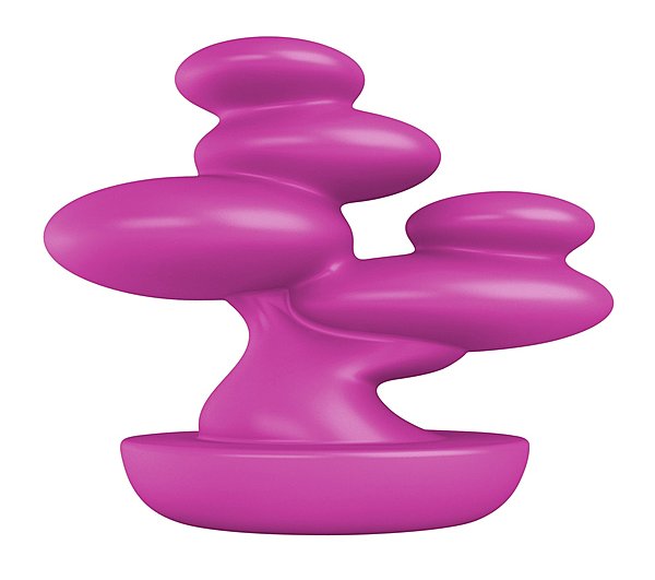 Pour une ambiance pleine de fantaisie, cette lampe en polyéthylène, qui fonctionne aussi bien à l’intérieur qu’à l’extérieur, est équipée de 10 LED. L 42 x 35 x 130 cm. Se décline dans 5 coloris. 250 €. Bonsaï Lumineux. MyYour. Made in Design.