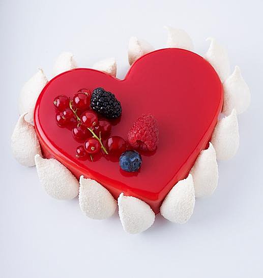 Biscuit Elsa, citron/huile d'olive, fruits rouges crus/cuits signé Pierre Hermé