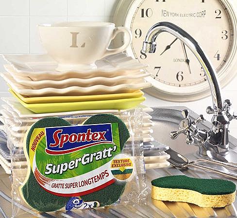 Grâce à la Super Gratt, fruit d'études sérieuses et récurrentes, la corvée de récurage devient presque un plaisir