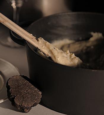 Aligot chic :parfumé aux brisures de truffe !