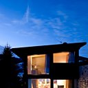 L'utilisation de matériaux traditionnels permet d'intégrer une construction contemporaine à la montagne