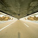 Un clin d’œil de 162 m de tableaux de part et d’autre du tunnel