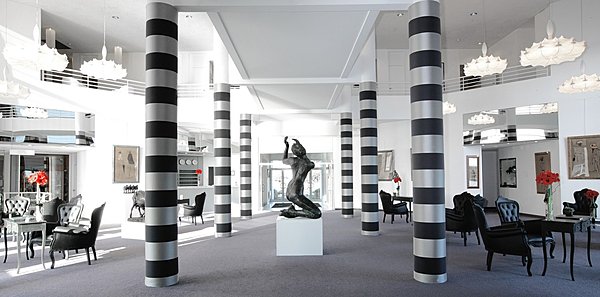 Reminiscences Art déco dans le hall de l'hôtel