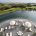 Ammaré à la terre, le Miramar domine la mer jusqu'à la presqu?île de Rhuys